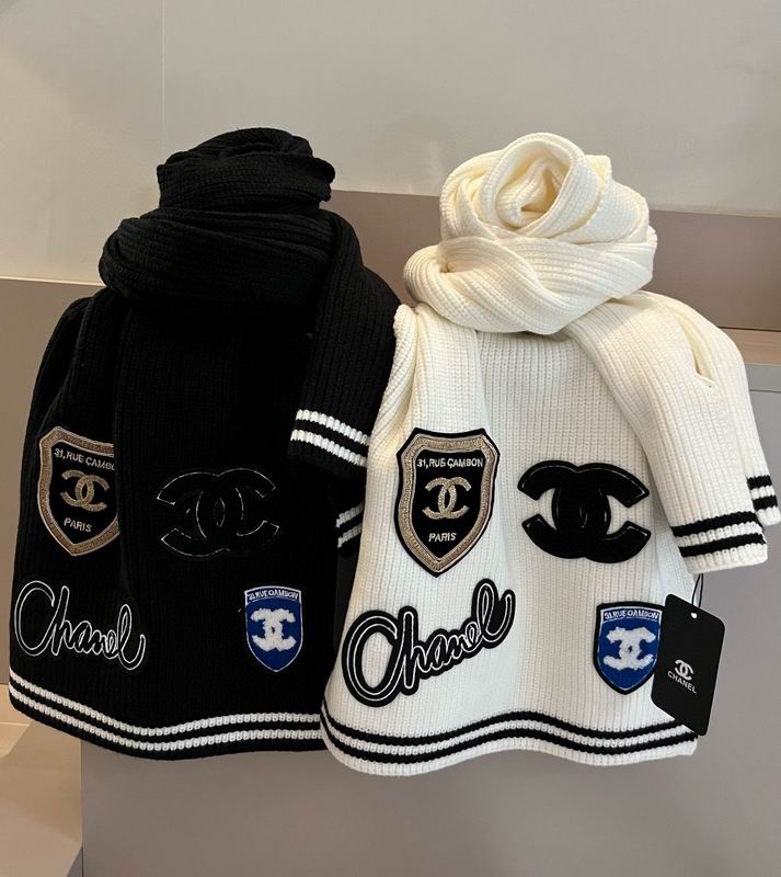 Chanel scarf E05